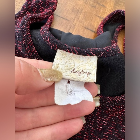 Daytrip from Buckle Red Holiday Metallic Blouse Tank Top Bow Back Detail - Picture 7 of 7